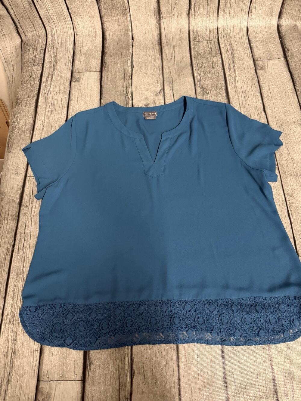 Women’s Van Heusen Teal Blouse With Lace Trim Short Sleeve Vneck XXL 2XL